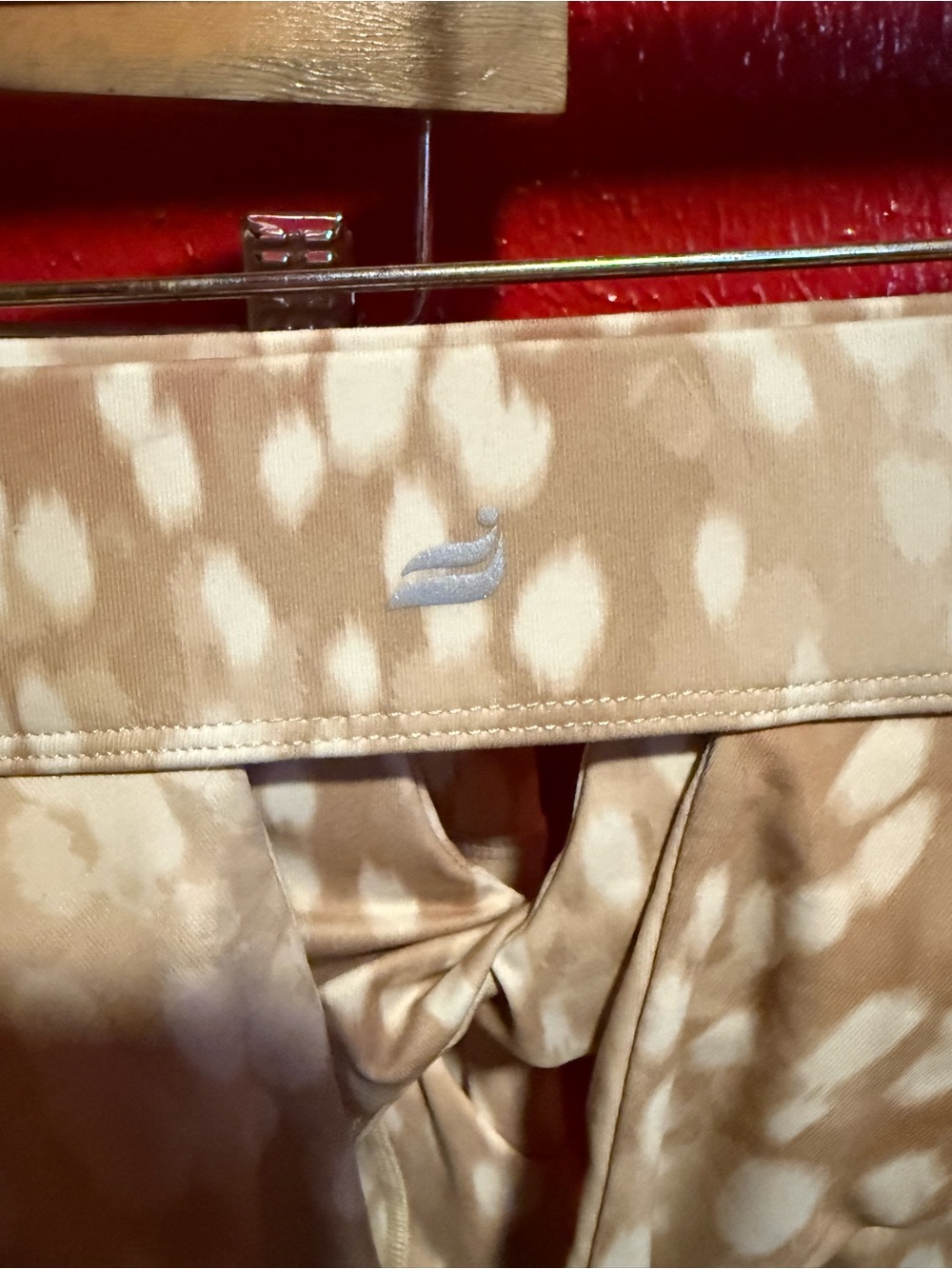 94. NWT Fabletics Beige Spotted Women's Leggings with matching bracelet - Picture 5 of 6